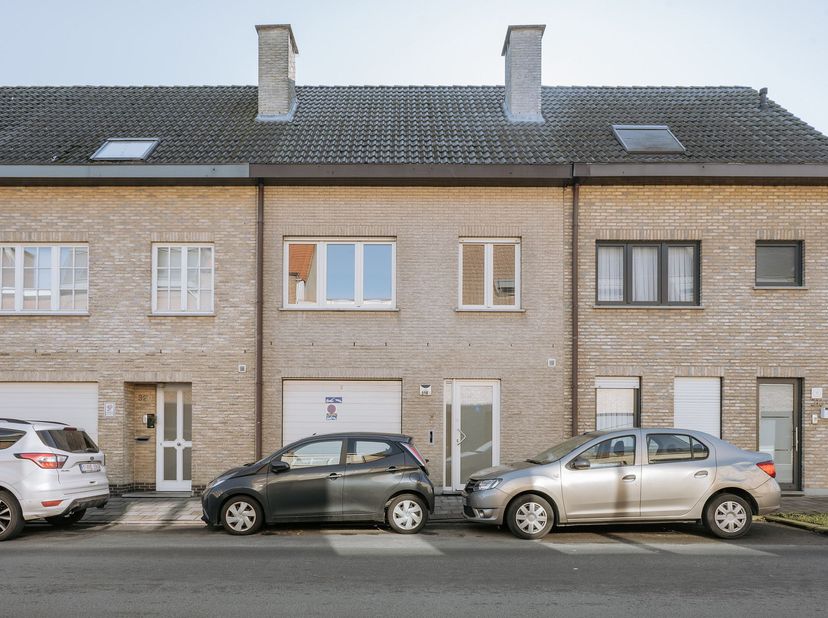 In Hoboken ligt deze te renoveren woning met 3 slaapkamers. Aan de rand van de Hobokense Polder, met ook Park Sorghvliedt en ’t Schoonselhof op een st