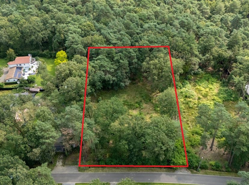 Rustig gelegen bouwgrond voor een open bebouwing op een perceel van 4.328m². Deze bouwgrond biedt de perfecte combinatie van rust en bereikbaarheid. G
