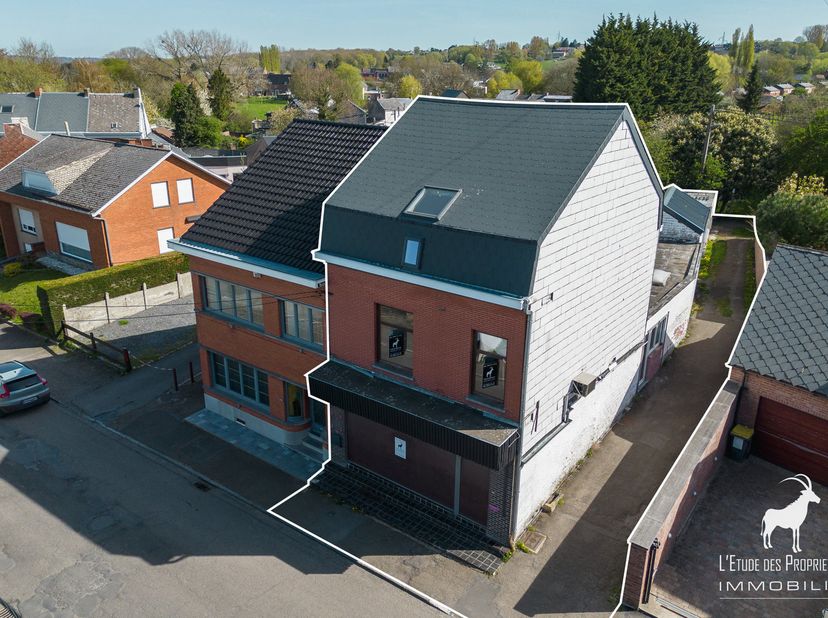 Referentie makelaar: V7130-028<br />
Virtuele rondleiding: https://immo360.immo-facile.com/vtour/fr/u1gtnk/frame<br />
Ontdek dit prachtige herenhuis