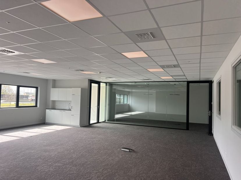Bien professionnel à louer
                    à 9100 Sint-Niklaas