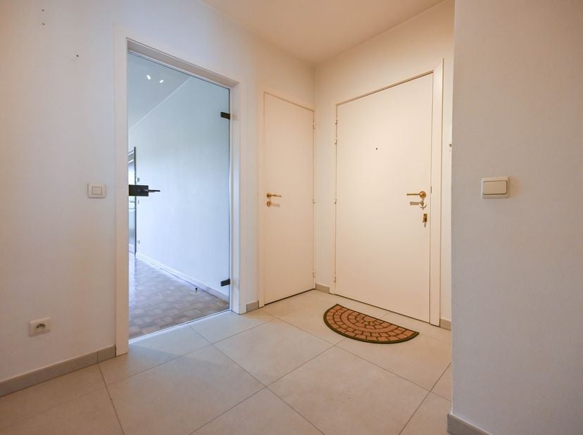 VERKOCHT! Compromis in opmaak. Dit tweeslaapkamerappartement bevindt zich op de eerste verdieping van residentie Sint-Tillo en is gelegen in het centr