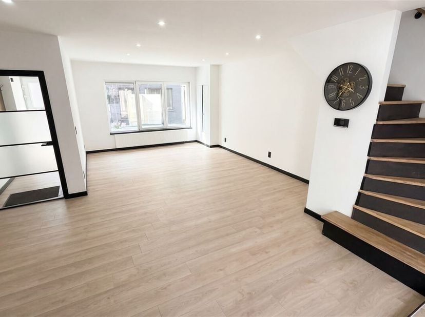 Maison prête à emménager, entièrement rénovée, avec 3 chambres et 2 terrasses à Geraardsbergen<br />
À distance de marche du centre de Geraardsbergen