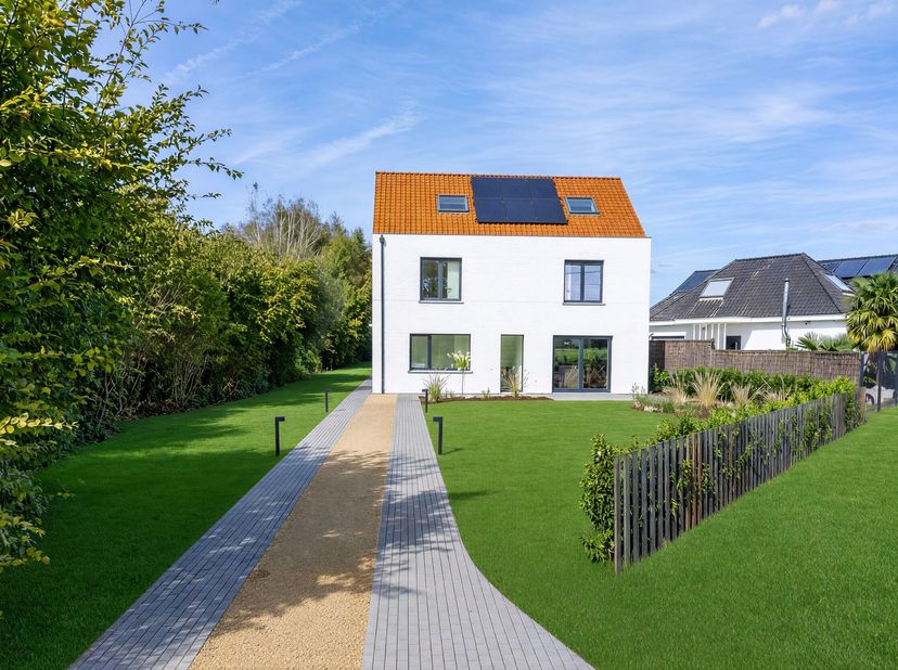Huis te koop in Dries 59,
                    9070 Heusden