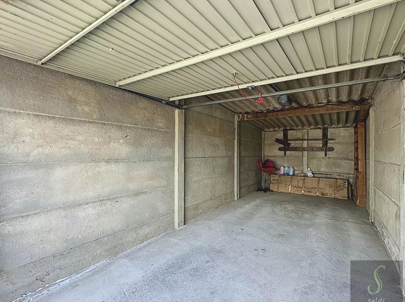 Garage à vendre à ,
                    7130 Binche