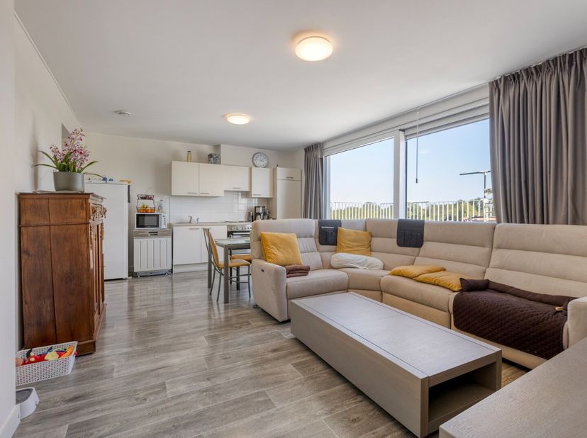 KIJKMOMENT | ZA 23/05 VAN 10.00 - 12.00<br />
Dit dakappartement (± 59 m²) met 2 slaapkamers en ruime terrassen is centraal gelegen in Mol, op wandela