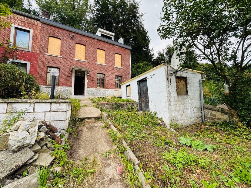 L'agence SKYIMMO vous propose cette magnifique maison située dans un quartier recherché de Dison, cette spacieuse maison offre une opportunité unique