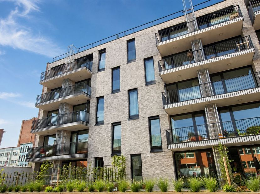 Interesse in dit appartement? Vraag via onderstaande link snel je bezoek aan!<br />
https://boltimmo.mijnhuurprofiel.be/property/bb84fed1-db81-4104-9