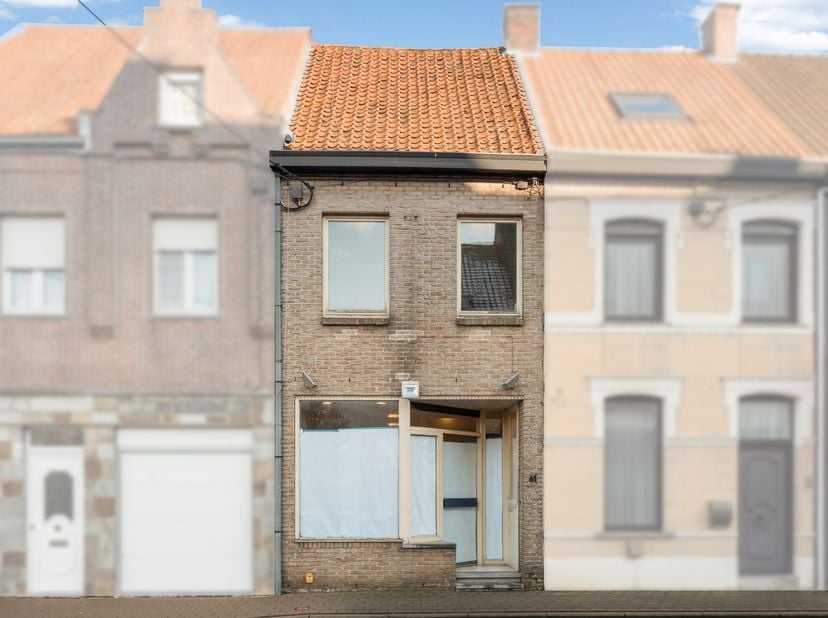Ben je een handige duizendpoot en op zoek naar een woning om te renoveren? Dan kan dit pand gelegen op 219 m²,  je zeker en vast bekoren. Bijzondere t