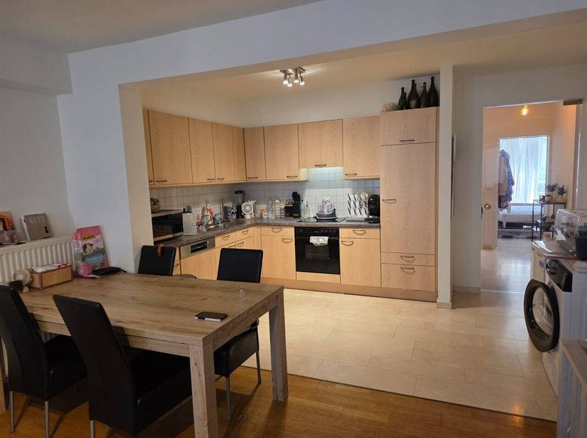 Lichtrijk 2-slaapkamerappartement met terras.<br />
Dit mooie appartement is gelegen op een top locatie. Het appartement beschikt over twee volwaardig