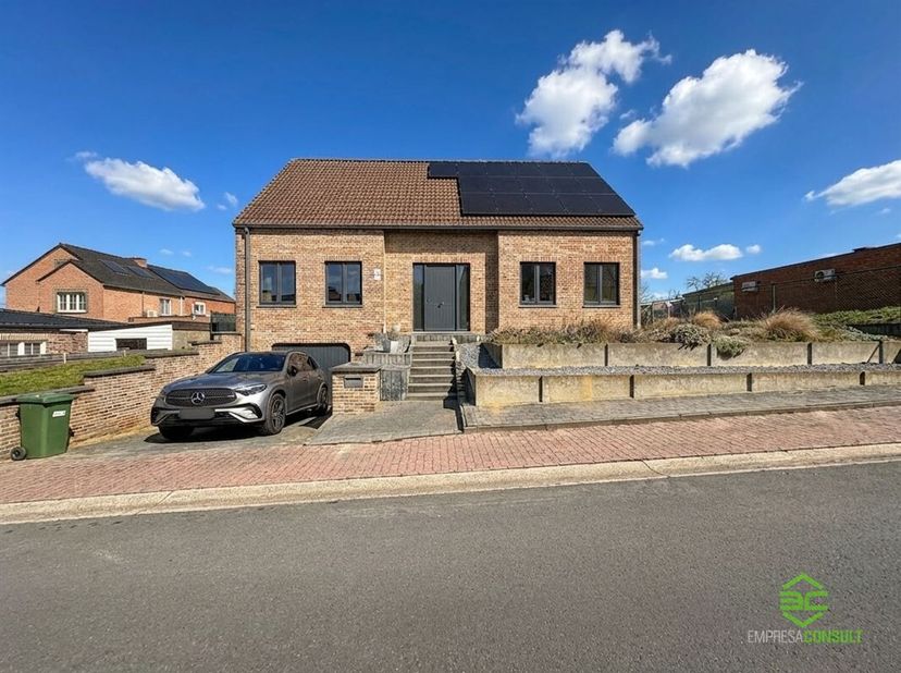 + Als u op onze eigen website (www.empresaconsult.be) naar deze woning doorklikt, vindt u alle info! +<br />
Aan de Truiense stadsrand vinden we deze