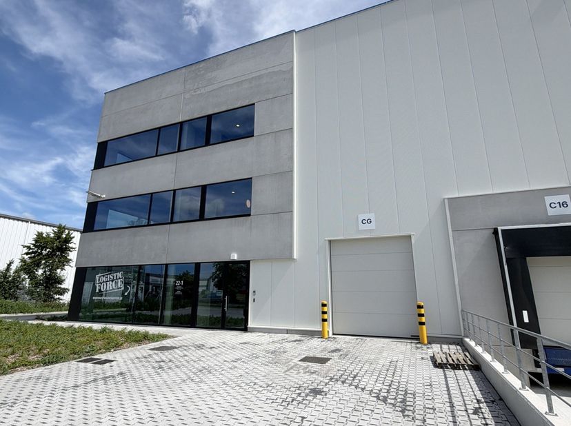 Instapklare nieuwbouwkantoren te huur langs de Rijksweg in Bornem, uitstekend gelegen aan de N16 (Sint-Niklaas – Willebroek) met een vlotte verbinding