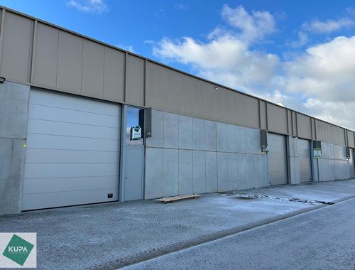                                         Bâtiment d’entreprise à louer à Tielt, € 900
