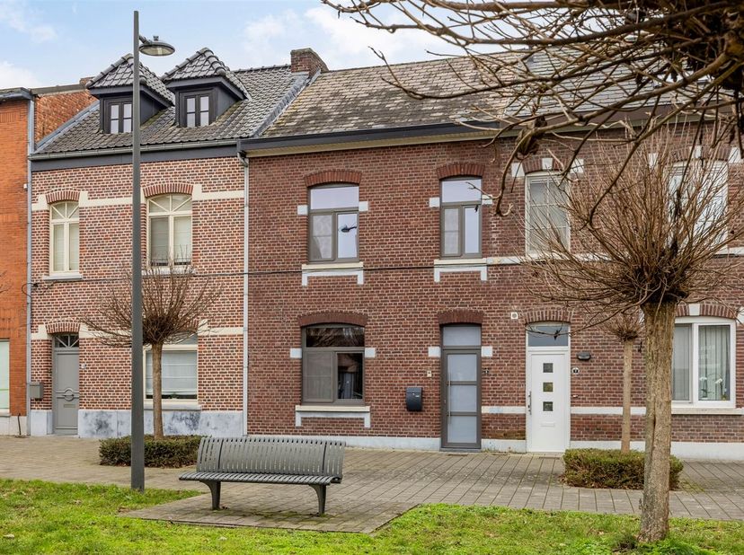 À VENDRE : Maison mitoyenne de 3 chambres à Kuringen !<br />
Découvrez cette magnifique maison mitoyenne à Kuringen. La propriété a été acquise il y