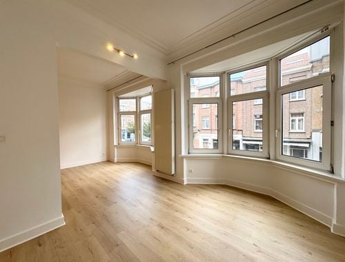                                         Appartement à louer à Etterbeek, € 1.300
