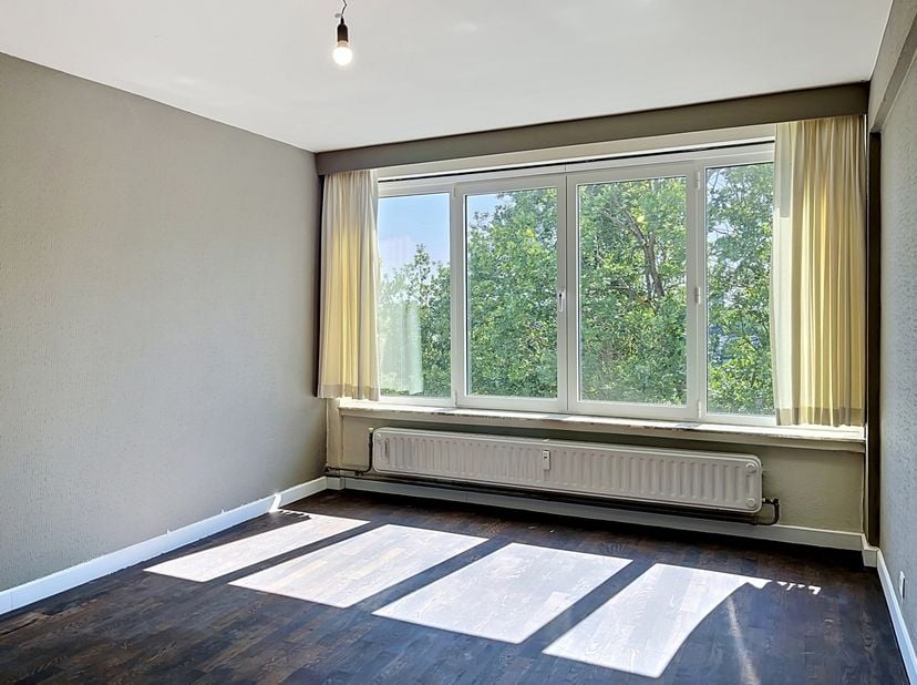 Dit ruime, comfortabele appartement met 3 slaapkamers en een ruim terras van ± 8 m² bevindt zich op de 6de verdieping in residentie Roerdomp, gelegen