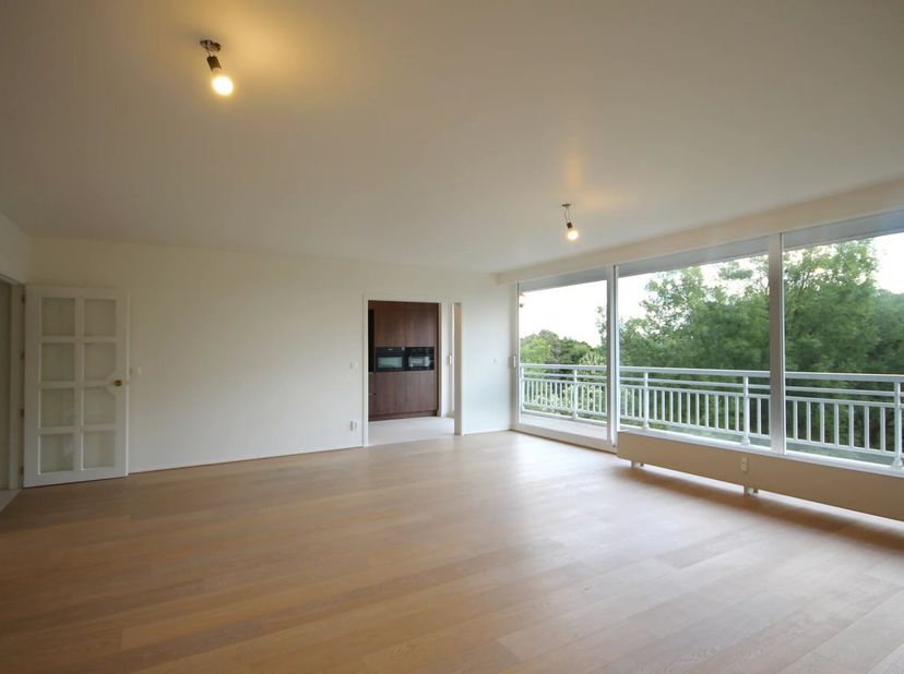 Te Huur  Appartement met 3 Slaapkamers en Terrassen<br />
Ambassadewijk / Roosevelt / Ter Kamerenbos<br />
Gelegen op de 7e verdieping van de goed ond