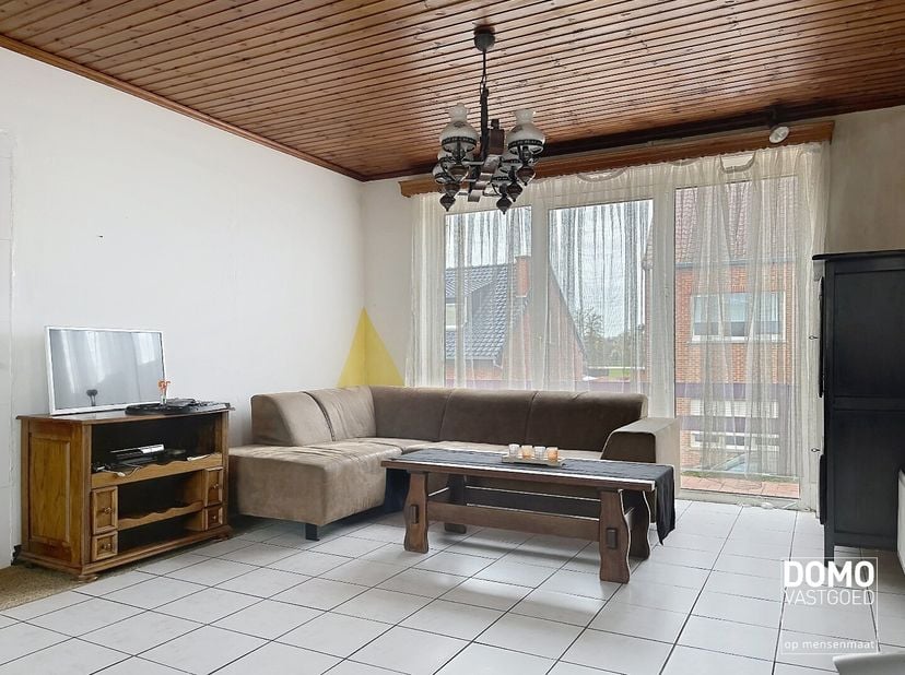 Deze woning in Sint-Truiden biedt alles wat je nodig hebt voor een comfortabel en gezellig thuis. Met een ruime tuin, een terras en een garage, is dit