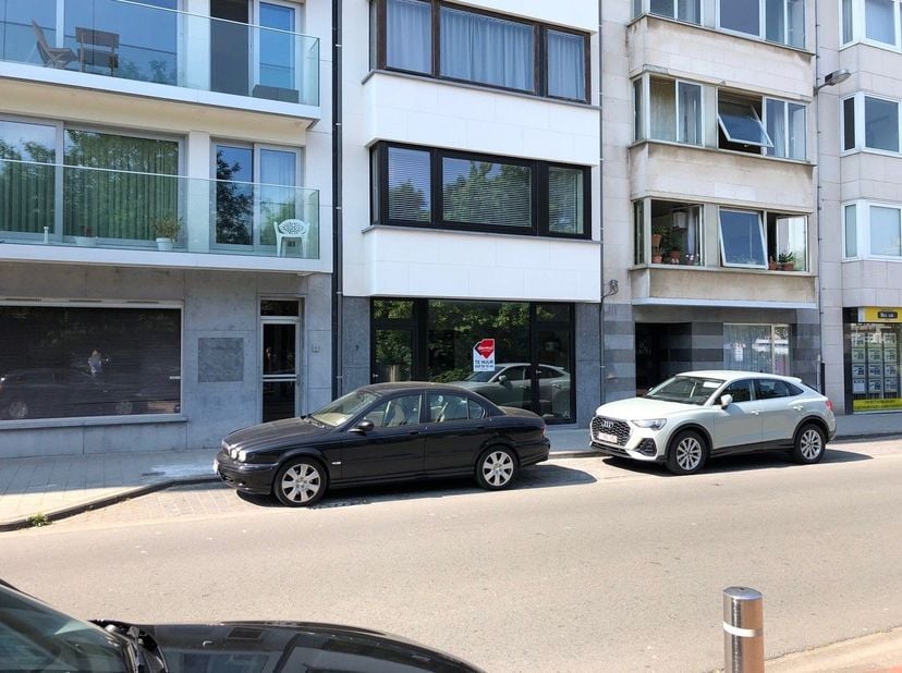 Topligging Karel Janssenslaan Oostende, 120 m², ideaal als kantoor of vrij beroep, tal van mogelijkheden, contacteer ons voor meer info of een bezoek!