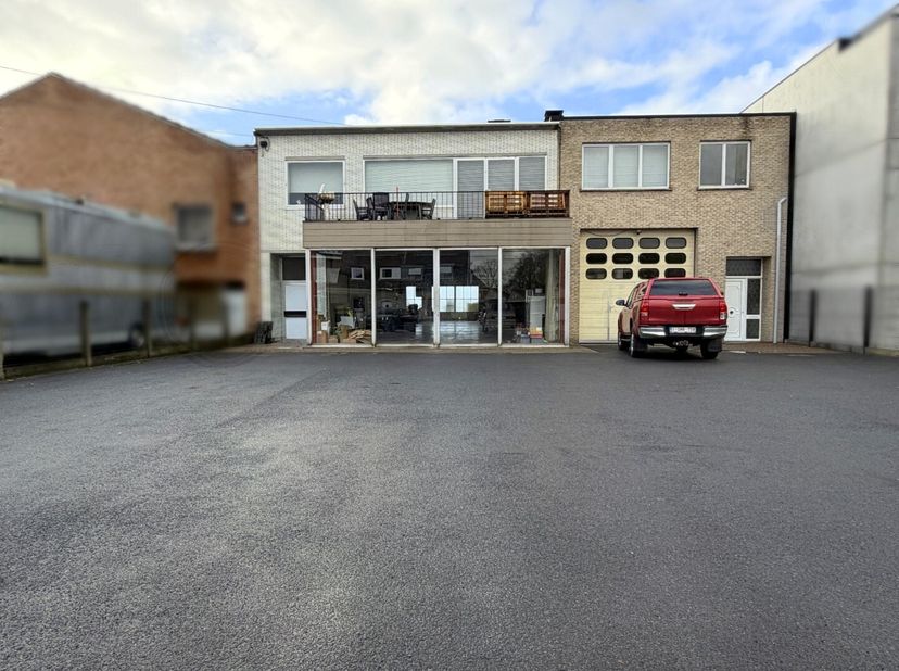 Bien professionnel à vendre
                    à 8520 Kuurne