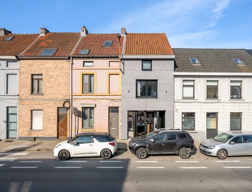                                         Immeuble de bureaux à vendre à Sint-Amandsberg, € 398.000
