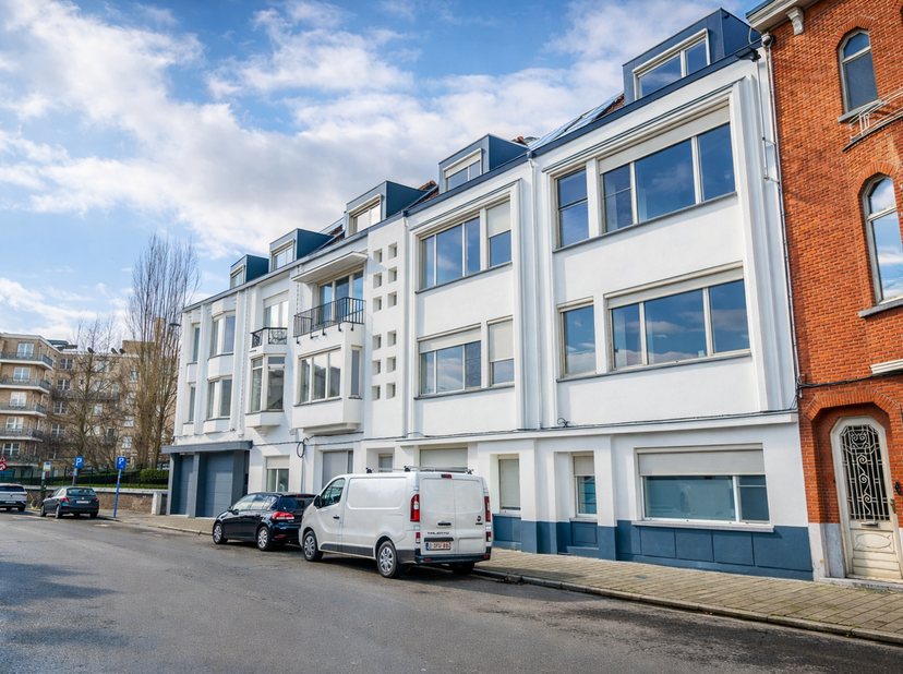 Ben je op zoek naar een investeringsmogelijkheid of een studentenwoning voor uw studerende kinderen? <br />
Uitstekende Ligging:<br />
Gelegen aan de