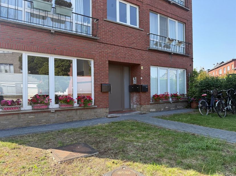 Gezellig en rustig gelegen appartement in Mechelen<br />
Op de Kleine Bareelstraat 22 te Mechelen bevindt zich dit verzorgd gelijkvloers appartement.
