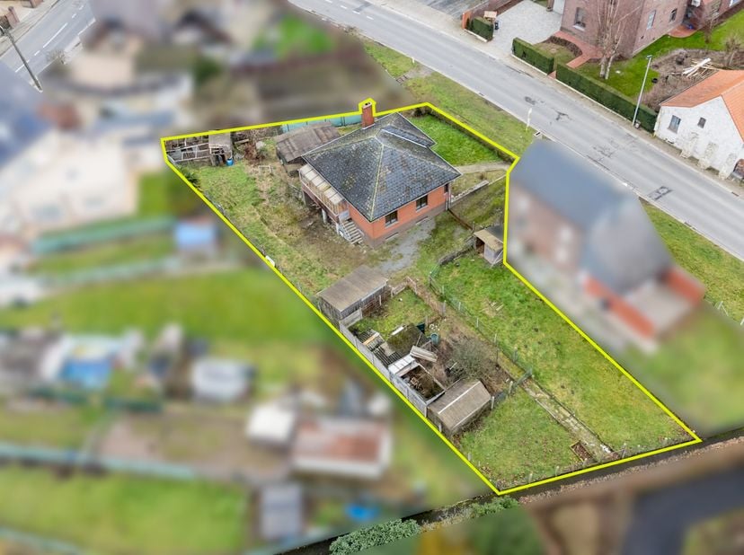 À Viane, une commune de Grammont, se trouve cette maison à quatre façades d'une superficie totale de 41 ares.<br />
La maison est idéalement située à