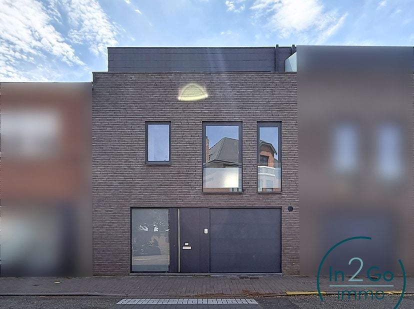 In het centrum van Herent, op een uitstekende locatie nabij winkels, scholen, openbaar vervoer en op slechts 2 minuten van de oprit van de E314, bevin