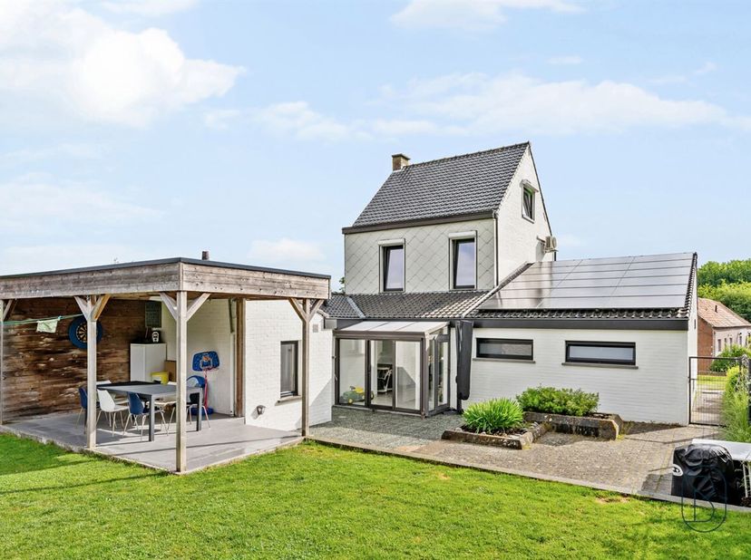 Unieke kans: instapklare woning op een unieke ligging aan de voet van het Kluisbos!<br />
Indeling: inkomhal, badkamer, bureauhoek, toilet, gezellige