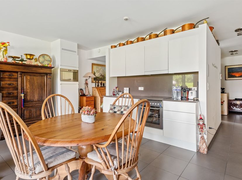 Ruime assistentiewoning (64m²) voorzien van 1 slaapkamer met zonnig terras.<br />
<br />
Omschrijving: De assistentiewoning maakt deel uit van de re