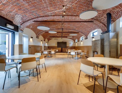                                         Immeuble de bureaux à vendre à Froyennes, € 990.000
