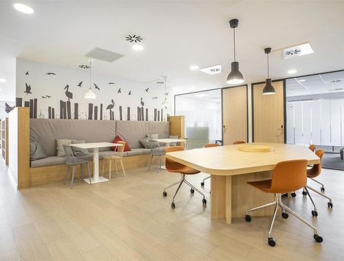                                         Bureaux à louer à Antwerpen, € 109

