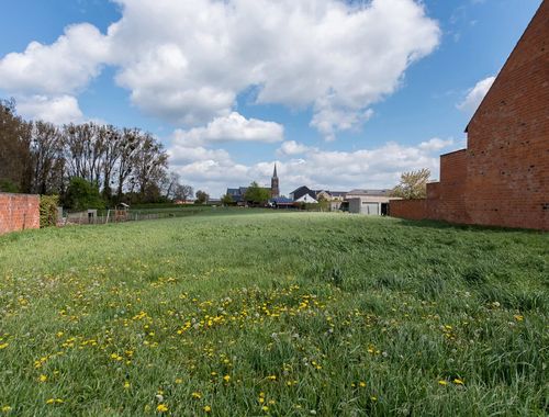                                         Terrain à bâtir à vendre à Mopertingen, € 129.000
