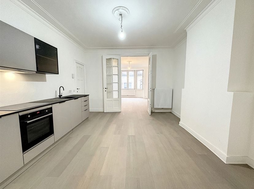 Quartier Vanderkindere/Coghen, non loin de l’avenue Molière, superbe immeuble de rapport de ± 505m² bruts hors caves, comprenant 5 unités (1 commerce