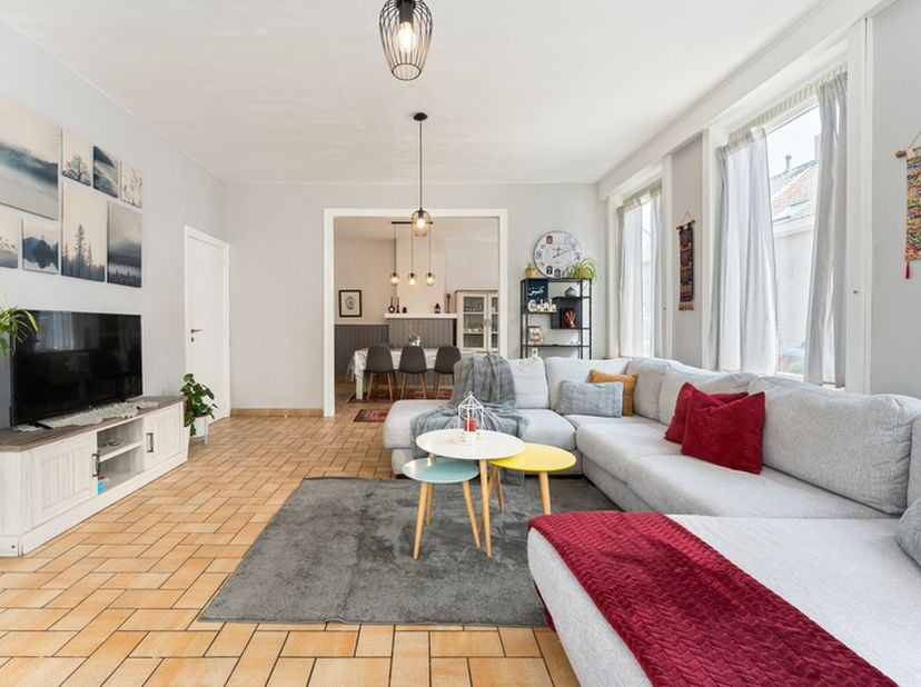 Roeselare-Beveren : charmante en ruime gezinswoning in hart van Beveren met 3 slaapkamers en toffe tuin. (opp 239 m²)<br />
<br />
Op zoek naar een wa