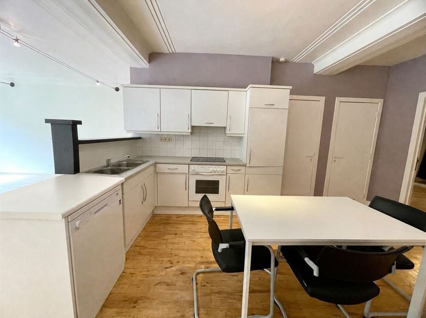 appartement de 2 chambres à coucher avec terrasse commune à louer au Paardenmarkt !<br />
Emplacement : Cet appartement est situé à proximité du quart