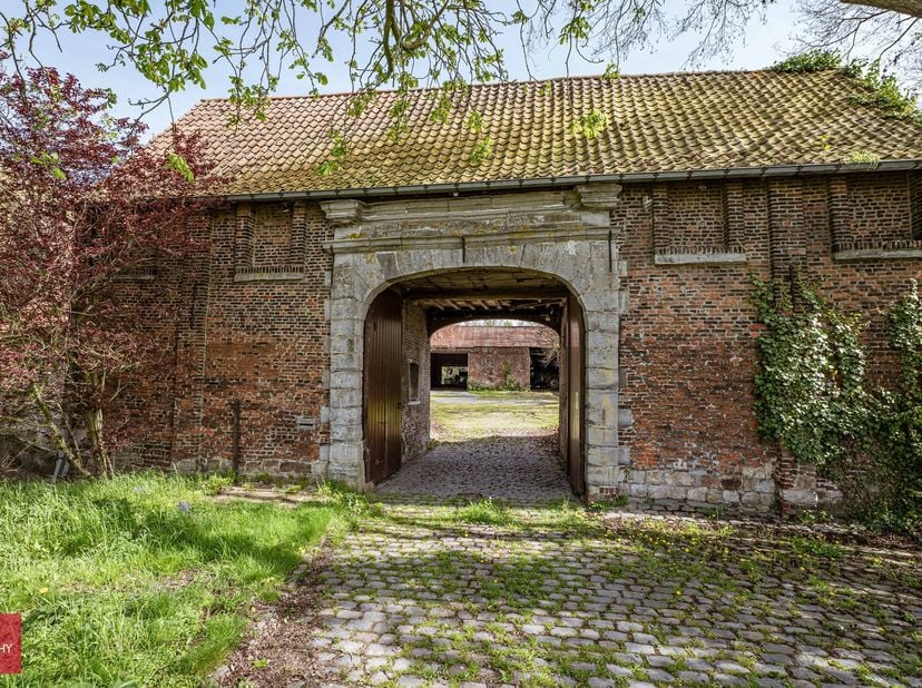 Huis te koop in ,
                    7700 Moeskroen