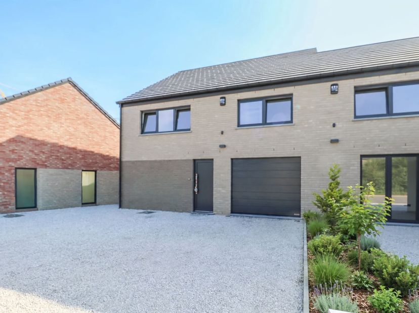 Huis te koop in ,
                    5640 Mettet
