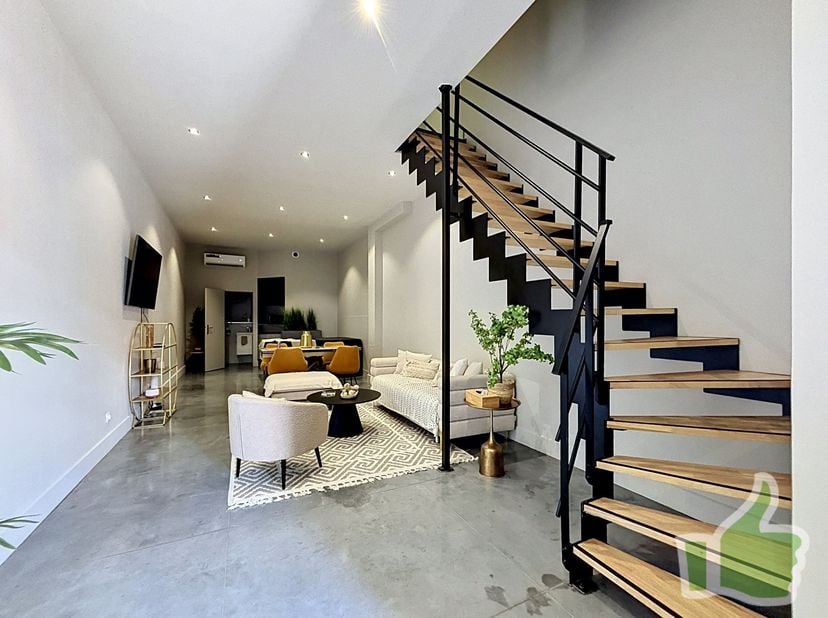 Superbe appart hotel entièrement équipée et meublée<br />
<br />
Actuellement loué comme air bnb, petit appartement. <br />
Agencement au top: peti