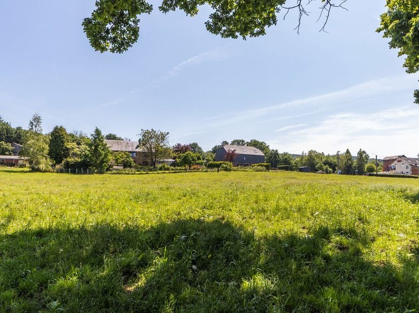 L'agence Antoine Immobilier de Stavelot vous présente cette parcelle d'une superficie de +/-1679m2 (LOT S1) située à Masta, sur la commune de Stavelot