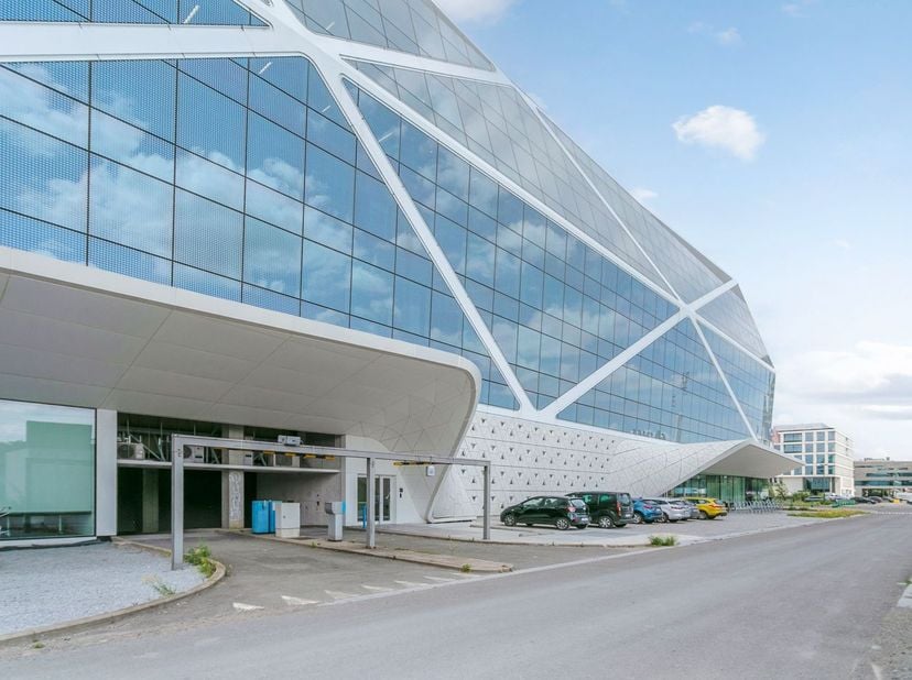 Deze exclusieve nieuwbouw kantoorruimte&amp;nbsp;van 1.357 m² bevindt zich op de vierde verdieping van het iconische Diamond Building. Gelegen direct aan