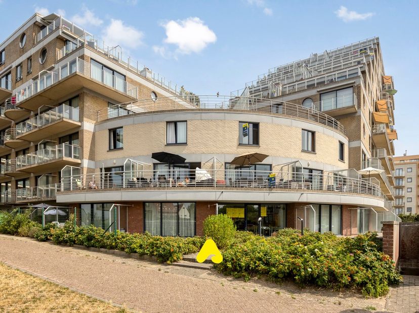 Geniet van dit instapklare gelijkvloers appartement in Residentie Maurice Calmeyn.<br />
<br />
De ruime leefruimte beschikt over een mooie laminaat p