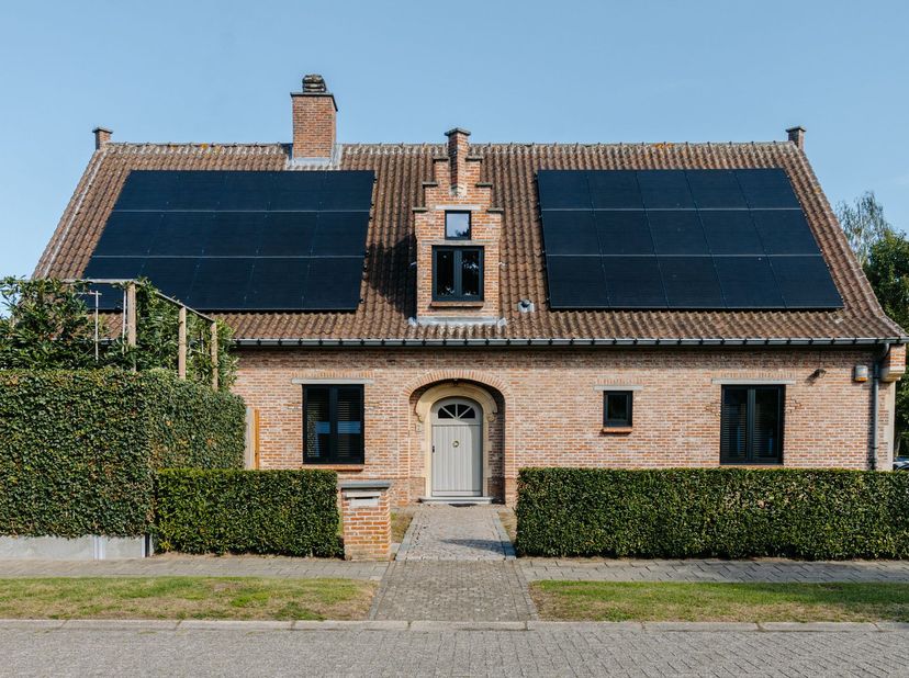 Huis te koop in Jan Van Puyenbroecklaan 7,
                    2900 Schoten