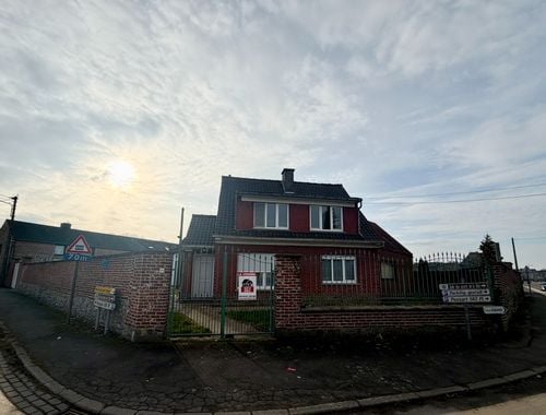                                         Villa te koop in Péruwelz, € 169.000
