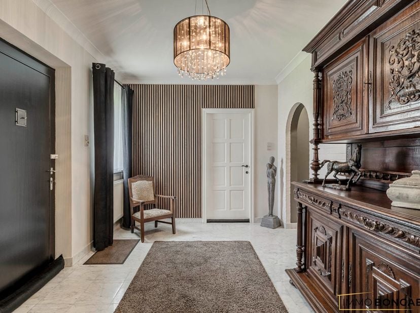 Deze gelijkvloerse woning is gelegen op een perceel van maar liefst 17a04ca op de hoek van de Zonnedauwstraat en de Turfstraat in Gruitrode (Oudsberge