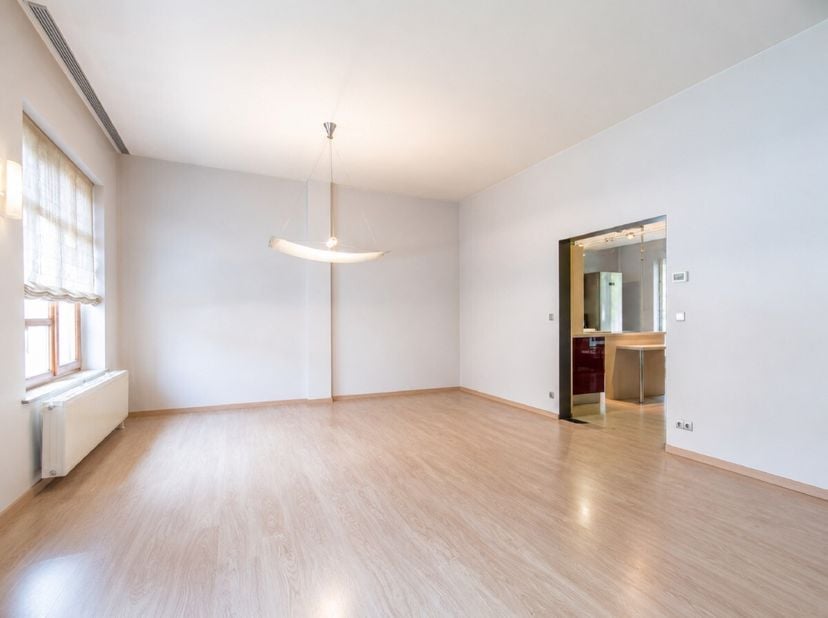 ERA B-LUX vous propose cette agréable maison 4 façades située à On, dans un environnement calme, à seulement 5 minutes de Marche-en-Famenne et de tout