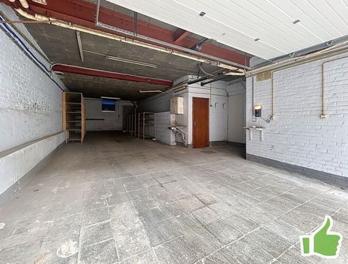                                         Entrepôt sans bureau à louer à Mouscron, € 400
