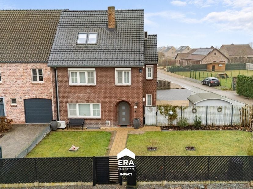 [[ DIT PAND NEEMT DEEL AAN DE ERA OPEN HUIZEN DAG OP 13/6 VAN 13:00 TOT 14:00 ]] eze ruime halfopen woning in pastoriestijl ligt langs de verbindingsw