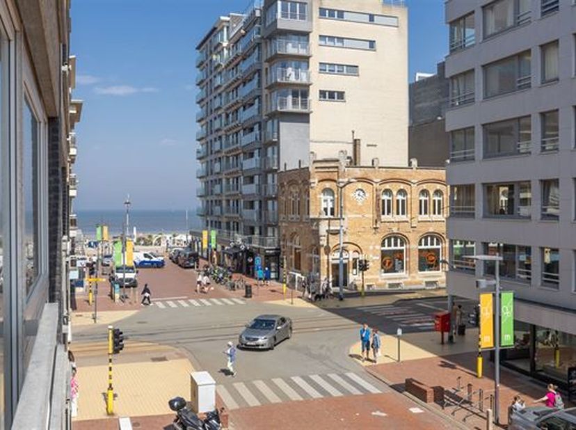 Dit 2-slaapkamerappartement bevindt zich op de tweede verdieping van de residente Providence, vlakbij de Zeedijk en de winkels en op wandelafstand van