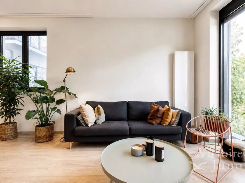 Gelegen in het hart van de Brugmannwijk, biedt Victoire-Junot u, in residentie NEURAY 12, dit luxe appartement.<br />
Het beschikt over 136 m², sameng